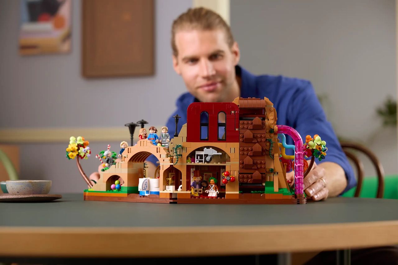 Willy Wonka and the Chocolate Factory LEGO set from multiple angles
