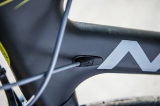 Internal cable routing can be switched out for electronic shifting