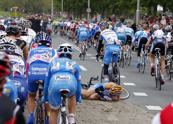 Tyler Farrar (Garmin-Transitions) lays across the median strip after crashing on stage two