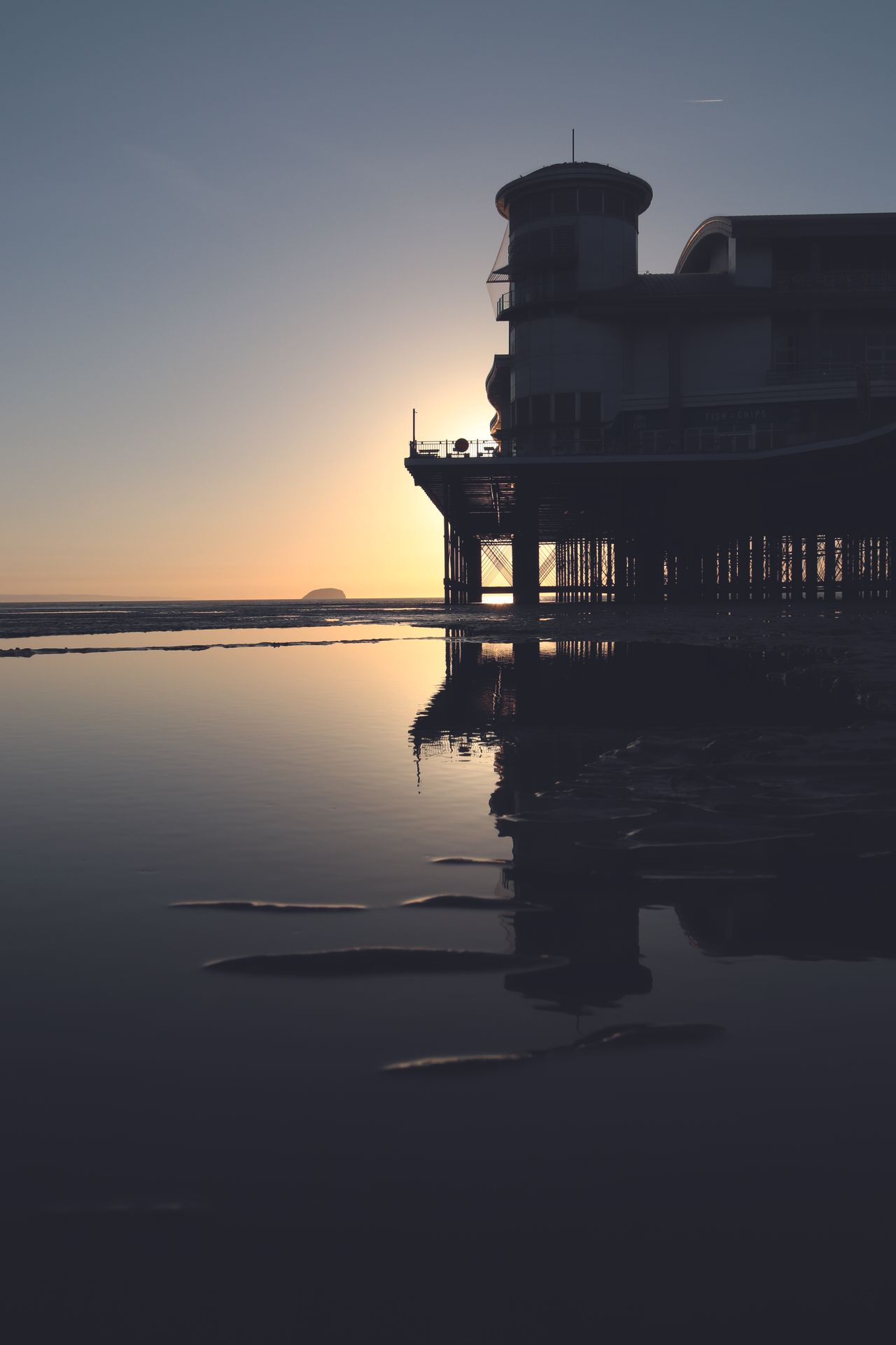 The exposure is very sensitive to the position of the autofocus point, especially for high-contrast backlit subjects.