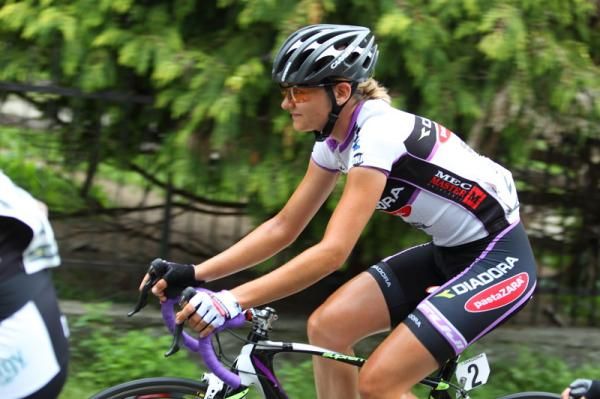 Claudia H&auml;usler (Diadora Pasta Zara) attacked on the climb.