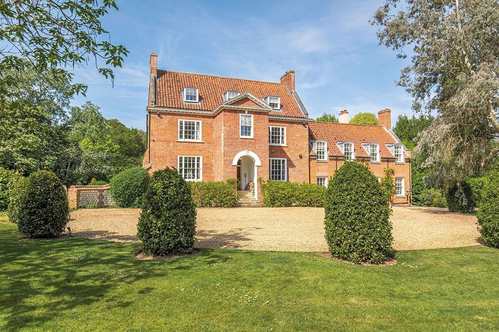 Properties for sale with tennis courts: Uphall, Hillington, Norfolk