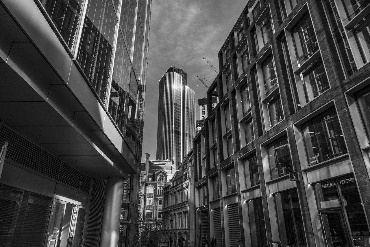 At 24mm, vignetting and distortion is pretty nicely controlled