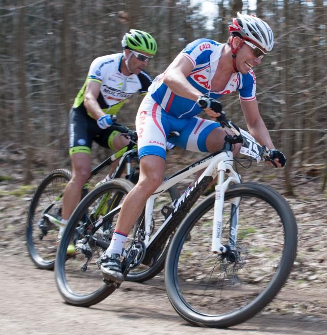 Henrique Avancini leads Jose Hermida in Muensingen