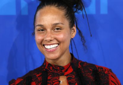 Alicia Keys is just as beautiful with or without makeup.