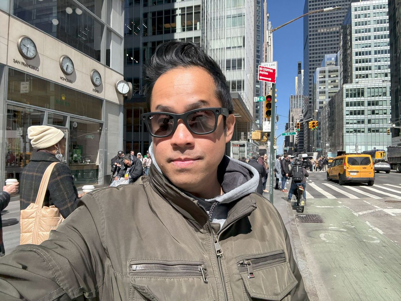 Apple iPhone 16 selfie sample.
