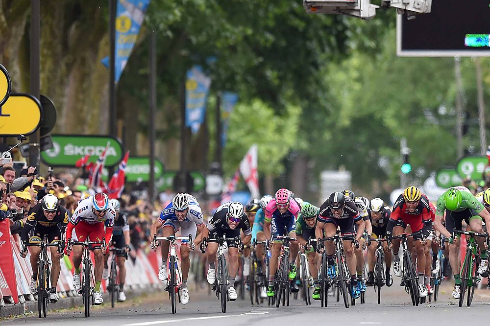 The sprinters charging toward the finish line in Amiens