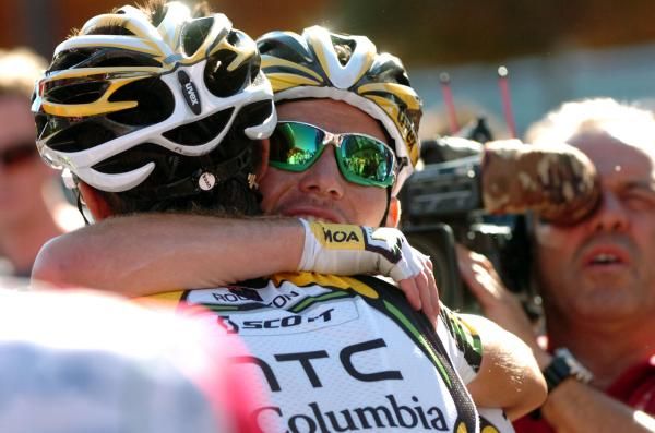 Cavendish hugs Hayden Roulston