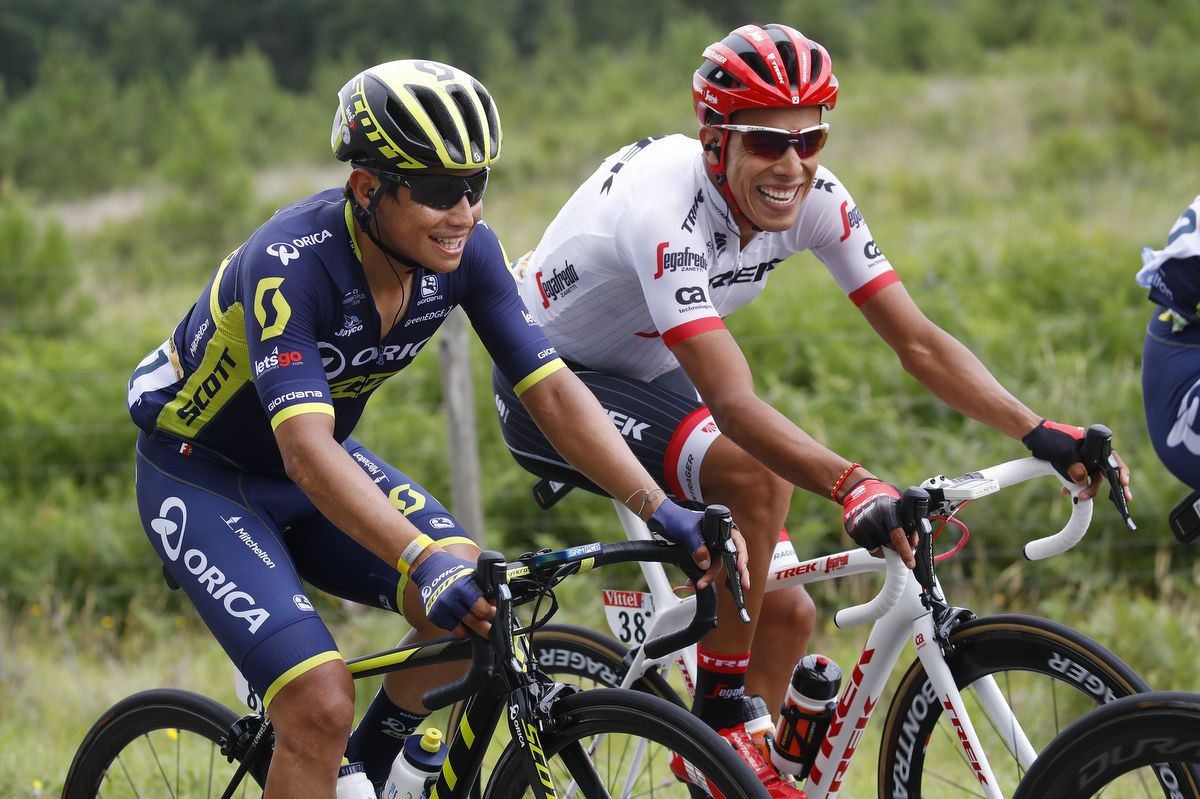 Esteban Chaves (Orica-Scott) chats with compatriot Jarlinson Pantano (Trek-Segafredo)