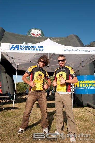 Yellow jersey wearers Chris Sheppard and Seamus McGrath in the men's duo category