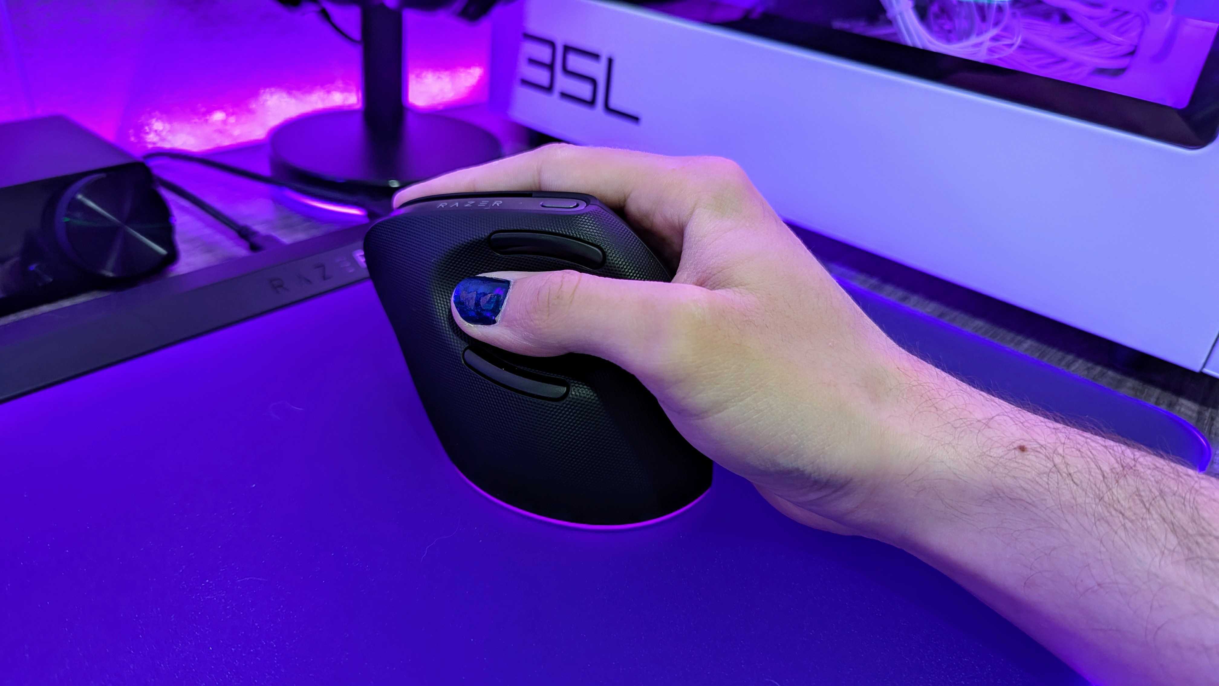 Image of the Razer Pro Click V2 Vertical Edition.