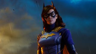 Batgirl späht von der Seite eines Gebäudes in Gotham Knights