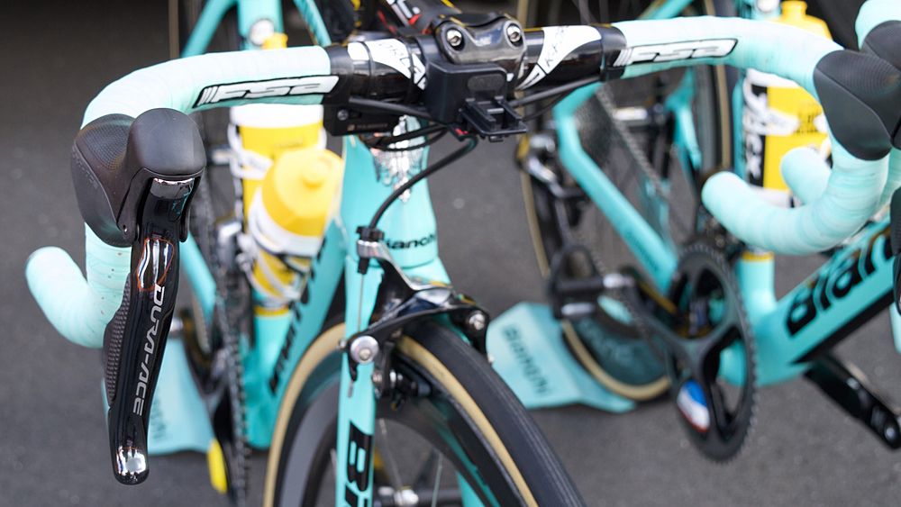 George Bennett's Bianchi Oltre XR4 - FSA handlebars