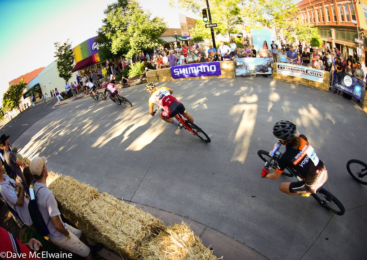 Riders including Rose Grant and Meredith Miller chase Amy Beisel (Liv SRAM) on lap two