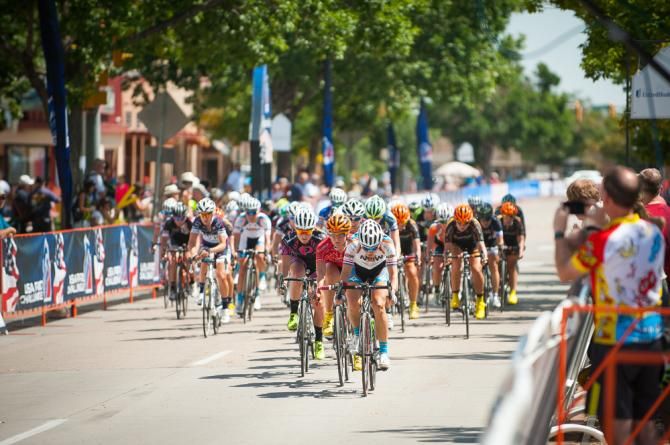 The field racing down East Mountain Avenue.
