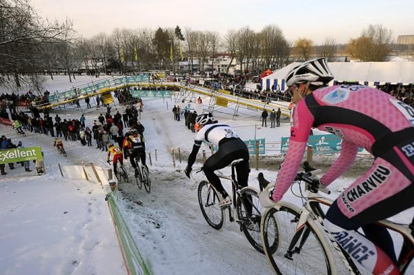 Riders tackle the snowy Scheldecross circuit.