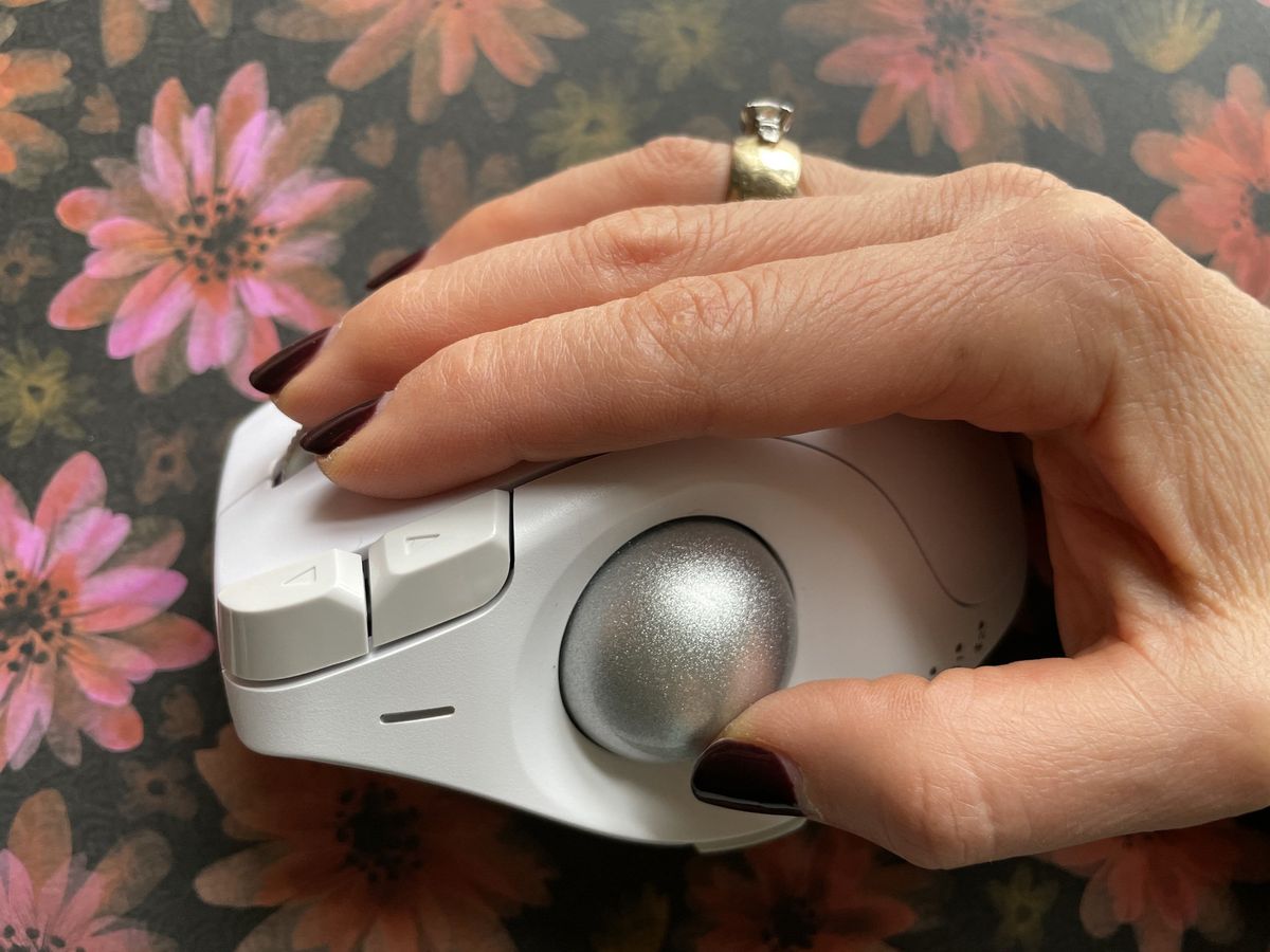 Kensington Pro Fit Ergo Wireless Trackball Lifestyle
