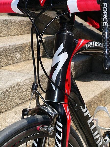 A bigger head tube naturally yields a larger logo!