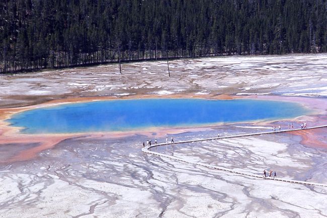 grand prismatic hot springs, Yellowstone National Park