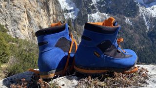 Aku Slope V-Light GTX hiking boots on a rock