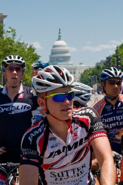 Jackie Simes (Jamis-Sutter Home) at the start