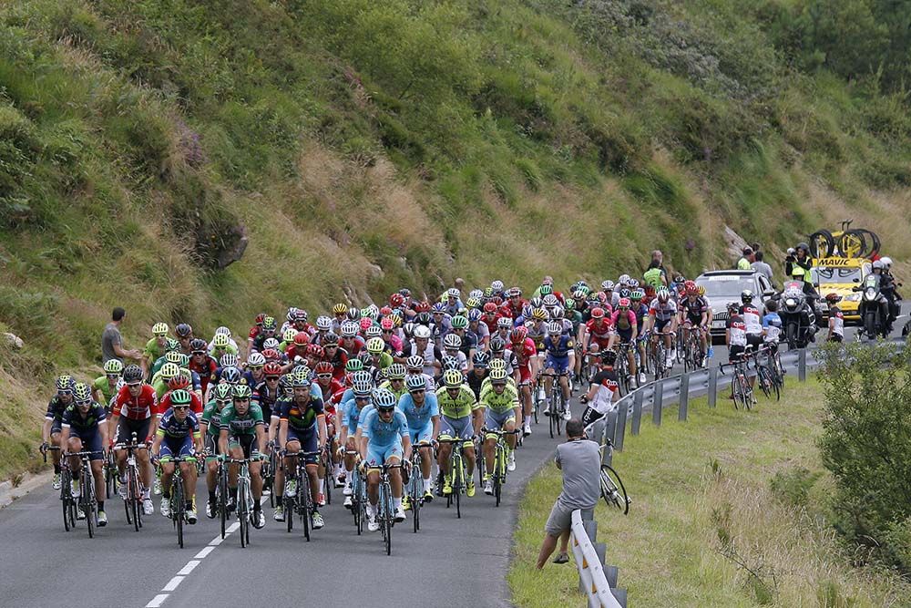 The 2016 Clasica San Sebastian peloton