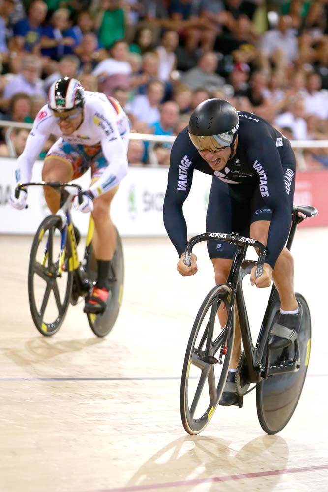 Eddie Dawkins of New Zealand (R) and Maximillan Levy of Germany (L) compete in the Mens Sprint bronze medal race