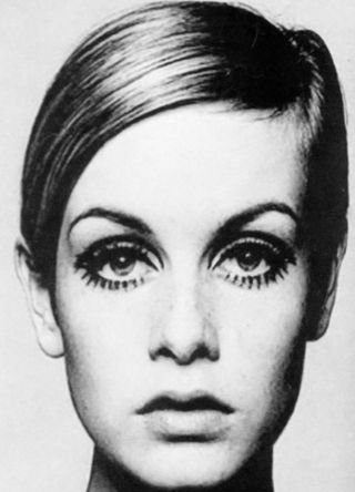 Photograph of model Twiggy. Dame Lesley Lawson (1949-) an English model, actress, and singer.