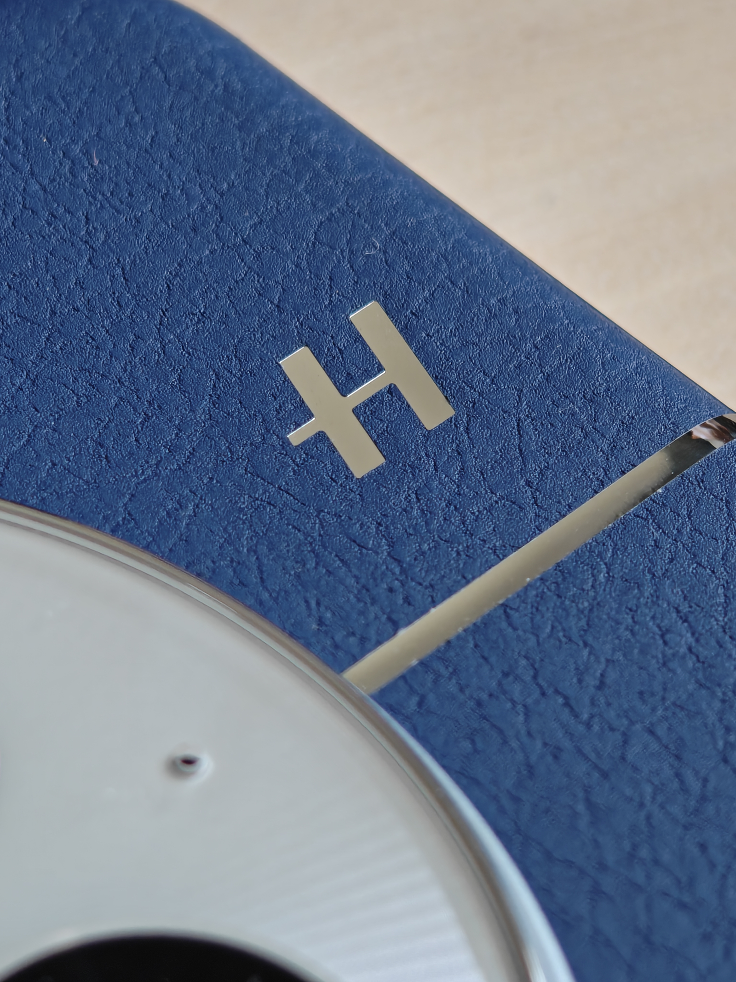 Close up of the Hasselblad logo on a OnePlus 13