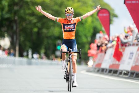 Lizzie Deignan wins a fourth road race title