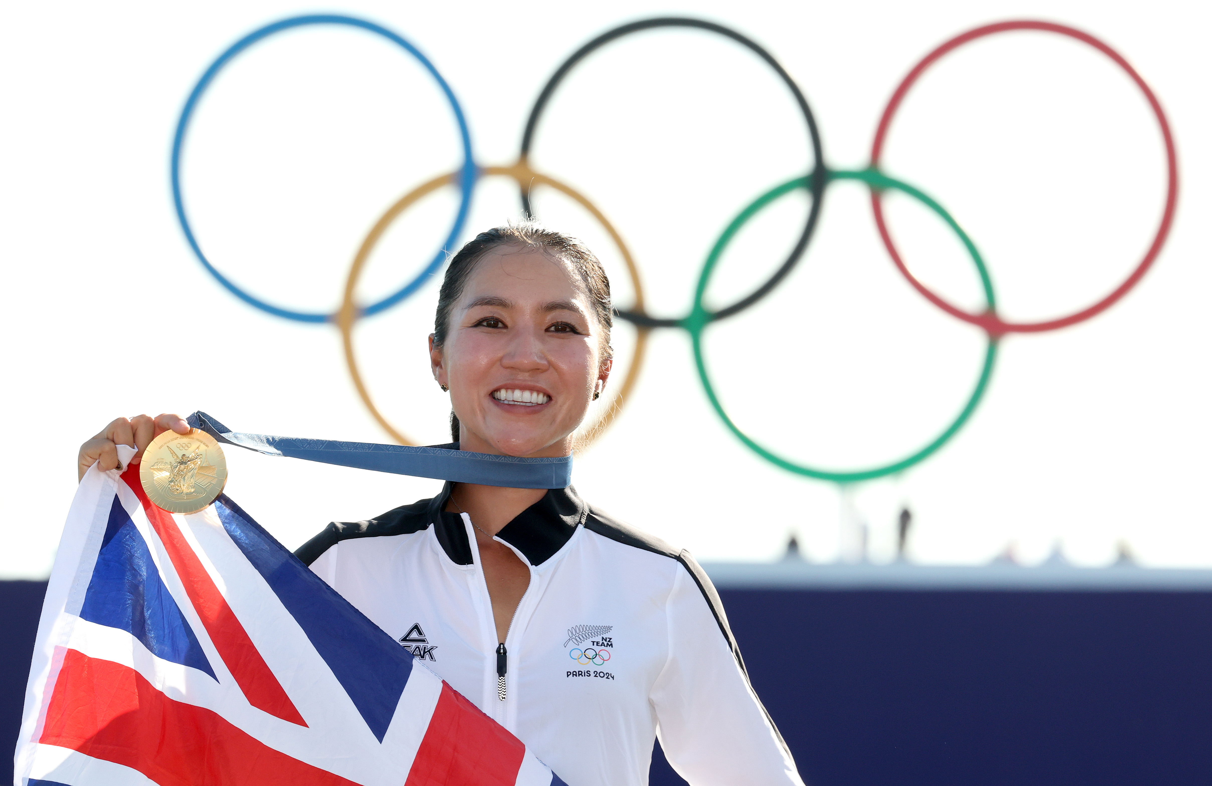 Lydia Ko celebrates winning her gold medal