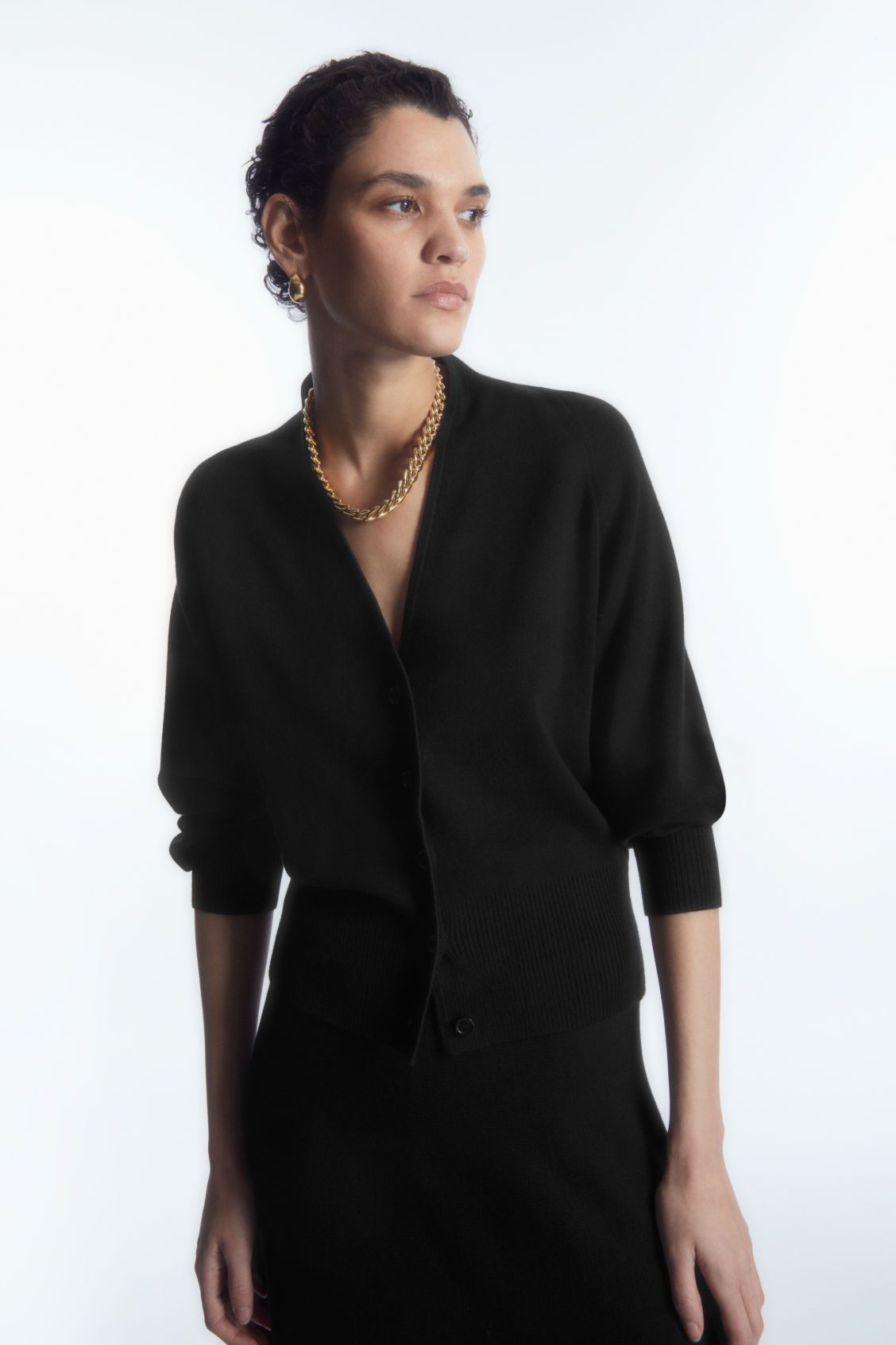 missing-image سترة COS ذات الخصر المحكم تبدو تمامًا مثل شراء المصمم