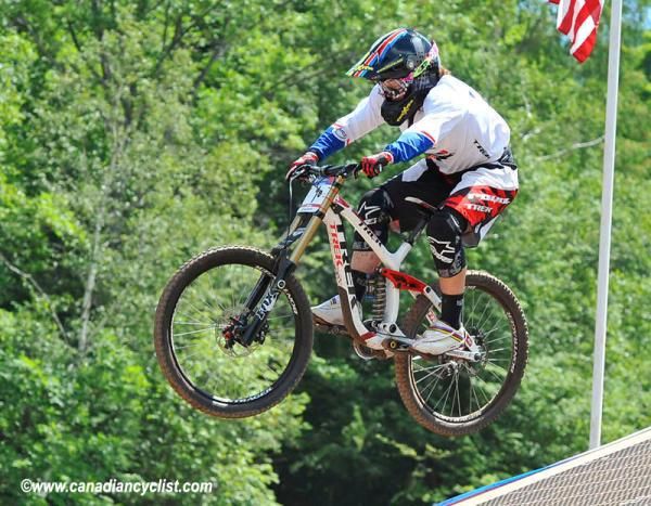 Tracy Moseley (Trek World Racing) holds a slim 100 pt lead over Floriane Pugin (Scott 11).