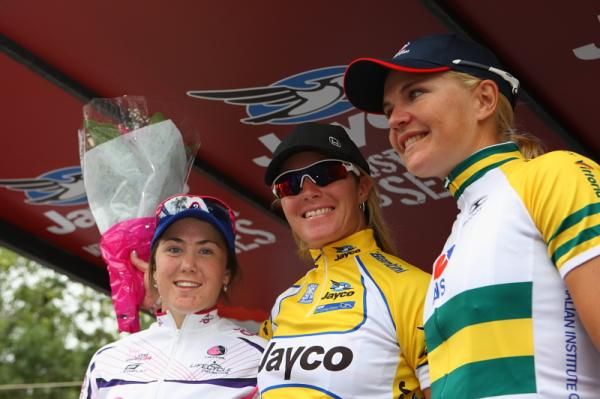 Chloe Hosking (MB Coaching), Rochelle Gilmore (Honda Dream Team) and Kirsty Broun (Jayco AIS) on the podium