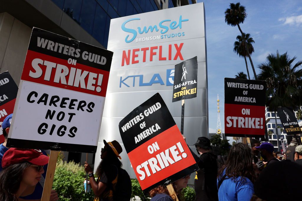 WGA strikers reach deal