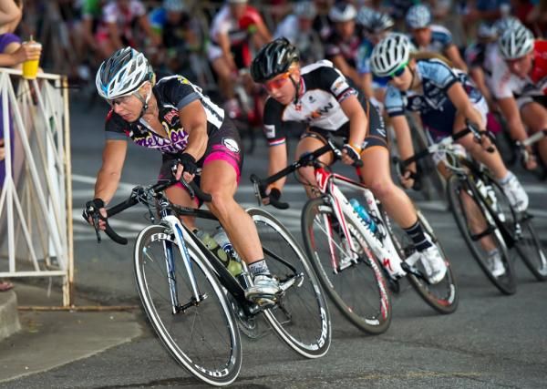 Laura Van Gilder (Mellow Mushroom-Rose Bandit Racing) leads at Terrapin Twilight Criterium