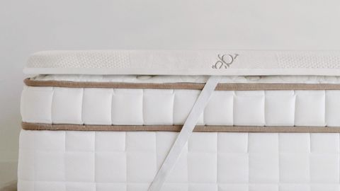 Saatva Mattress Topper review: image shows the topper attached to a luxury mattress via thick and elasticated anchor bands at each corner