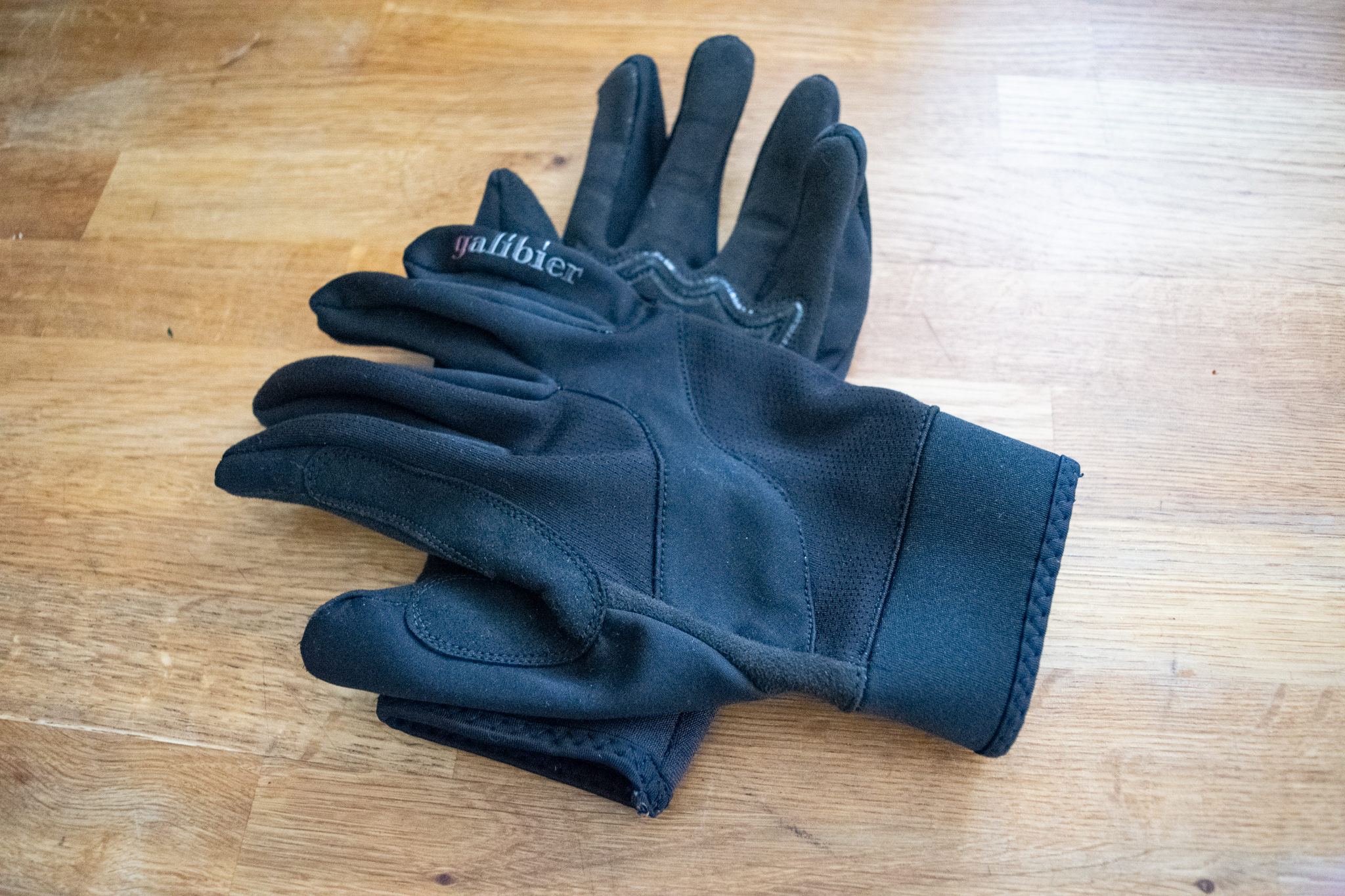 Un par de guantes negros de Galibier Ardennes