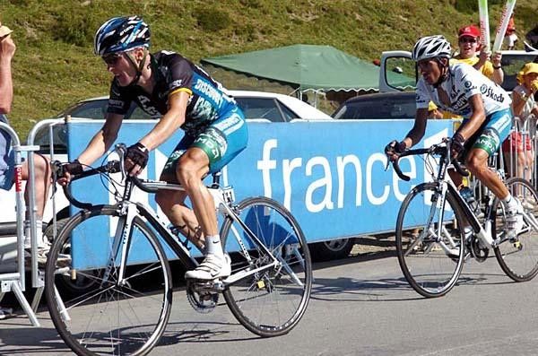 Leipheimer guides Contador