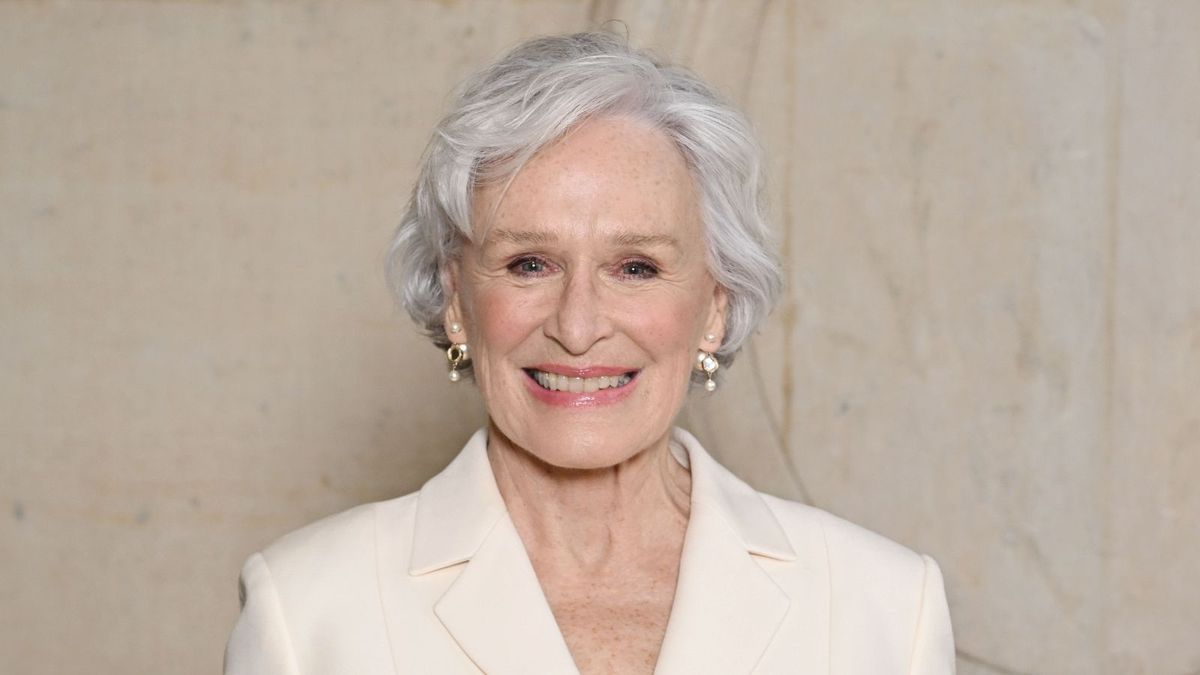 Glenn Close’s living room has “timeless appeal” |