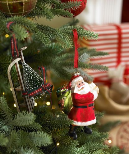 Christmas traditions: 16 festive rituals and why we celebrate | Homes ...