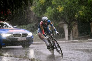 Elynor Backstedt rides in the wet on stage 1 of the 2023 Giro Donne
