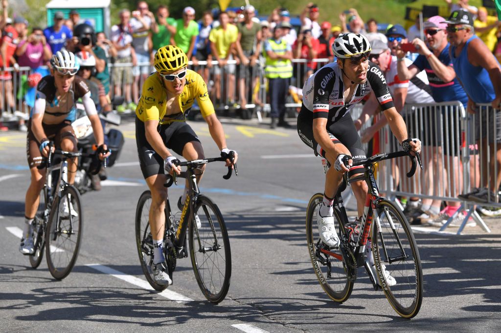 Tom Dumoulin (Sunweb) leads Geraint Thomas in the final kilometer of l'Alpe d'Huez