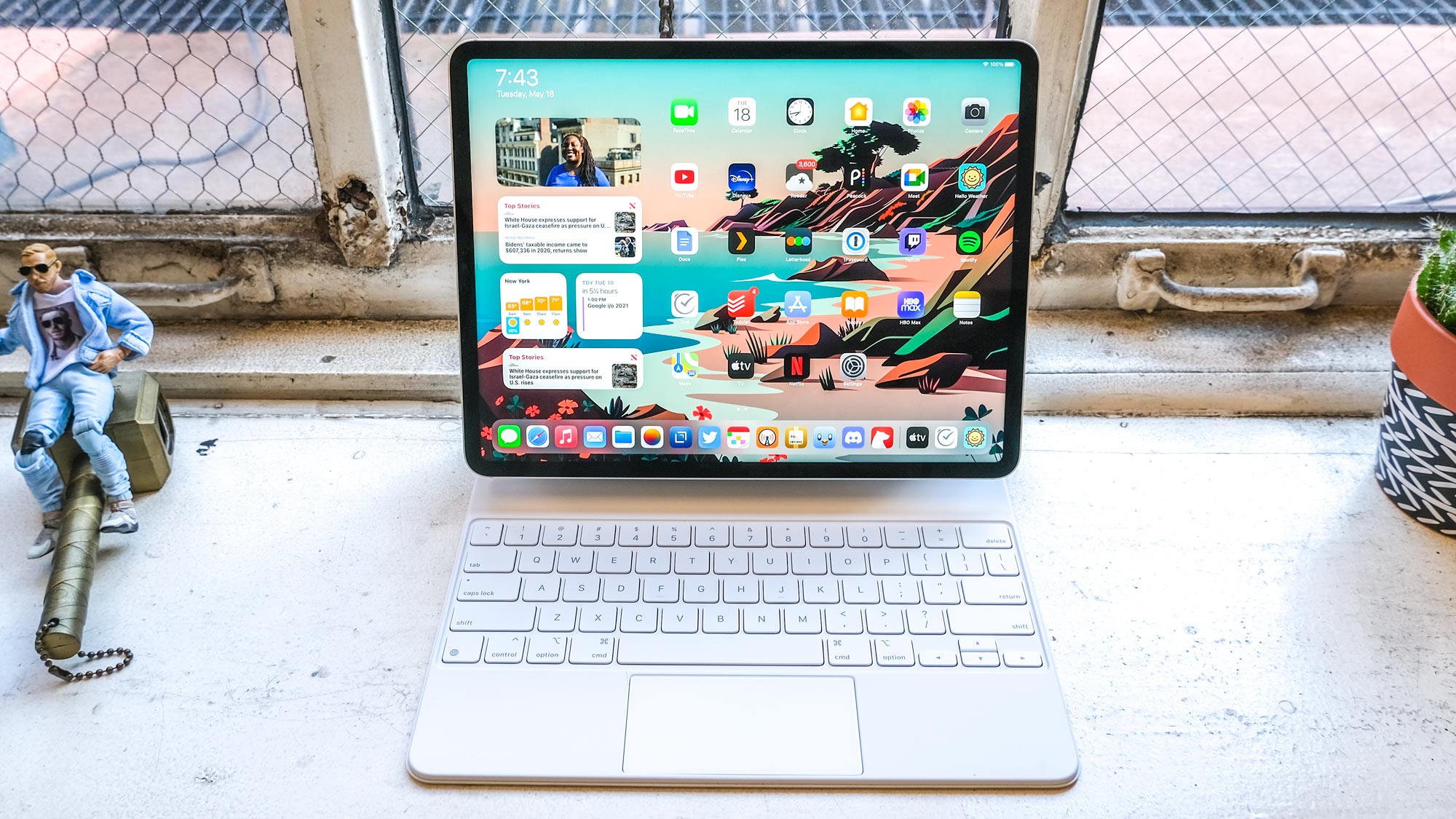 iPad Pro 2021 (12,9 pulgadas) en un escritorio