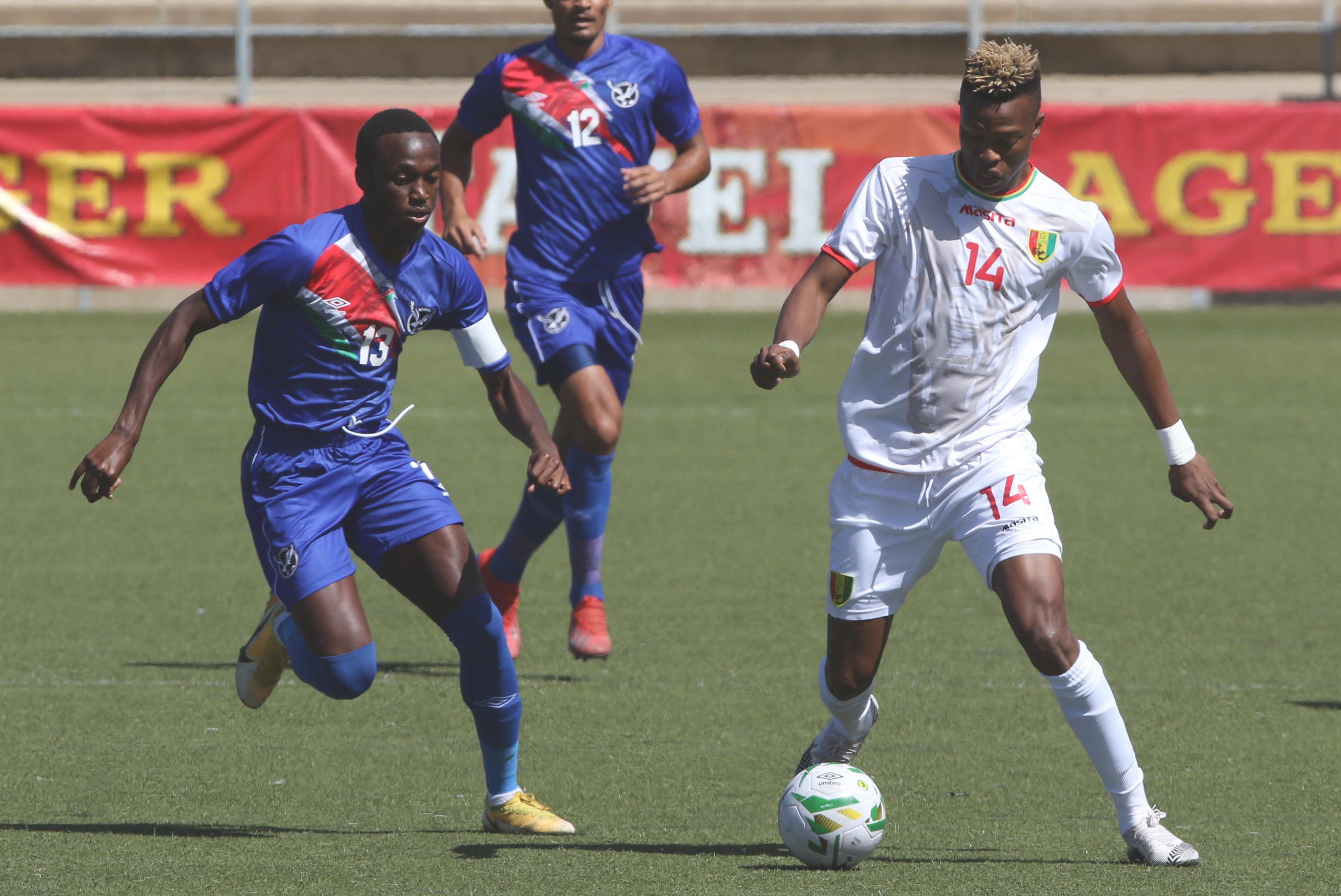 Ibrahima Camara challenged by Peter Shalulile