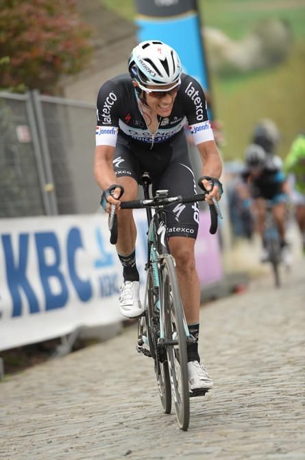 Niki Terpstra (Omega Pharma-Quickstep) chasing on the Patersberg