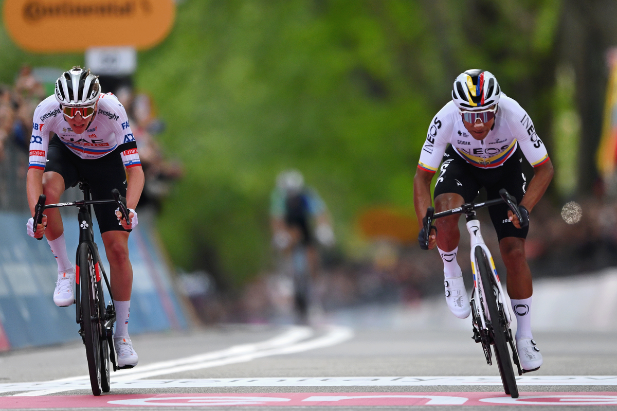 Jhonatan Narváez beat Tadej Pogačar to win stage 1 of the Giro d&#039;Italia