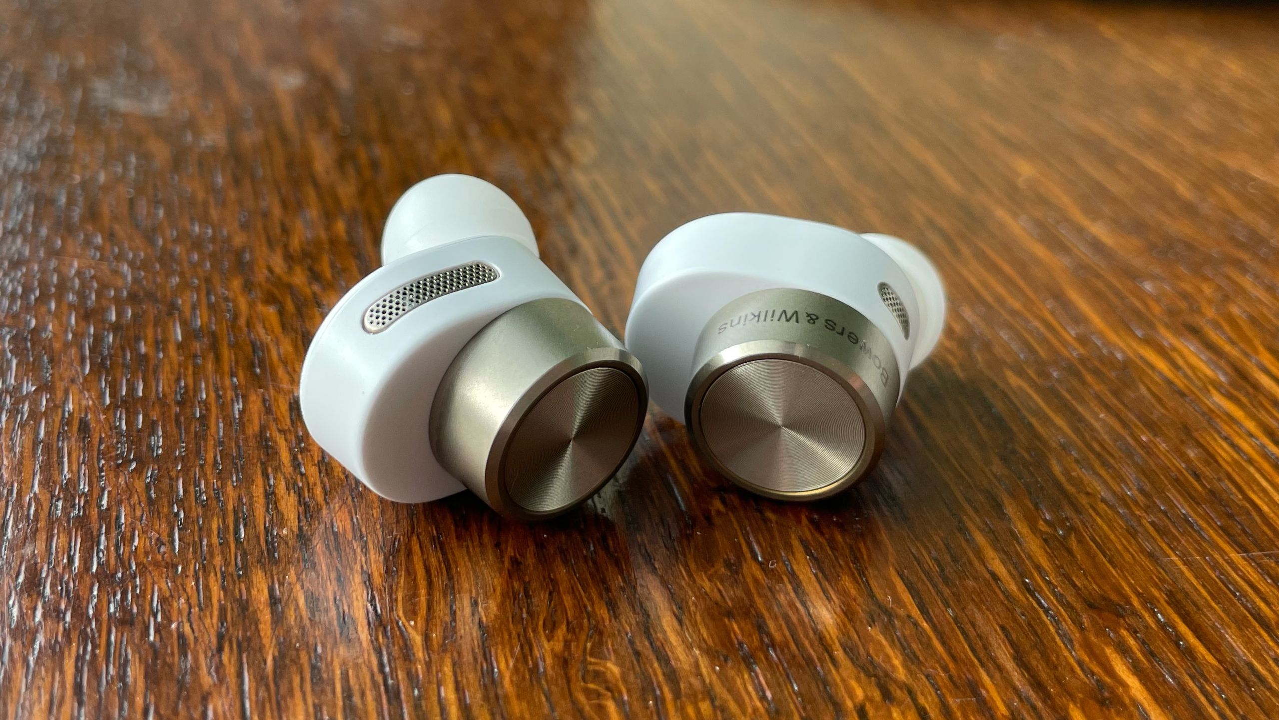 Bowers & Wilkins PI7 Review: True Wireless Earbuds With Truly Heavenly ...