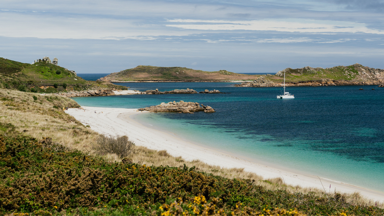 A beach bay on St Martin&#039;s