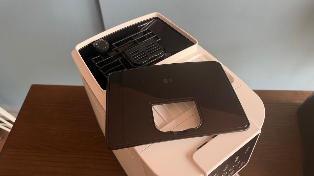 De'Longhi Magnifica Start bean hopper